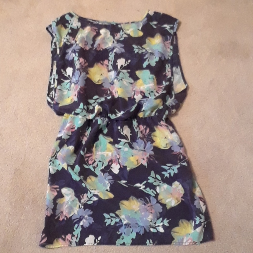 Adorable Tori Richards one piece floral mini